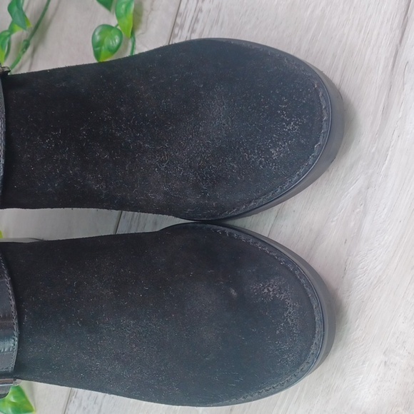 Donald J. Pliner Dahlin Suede Bootie NWOB - Picture 4 of 9